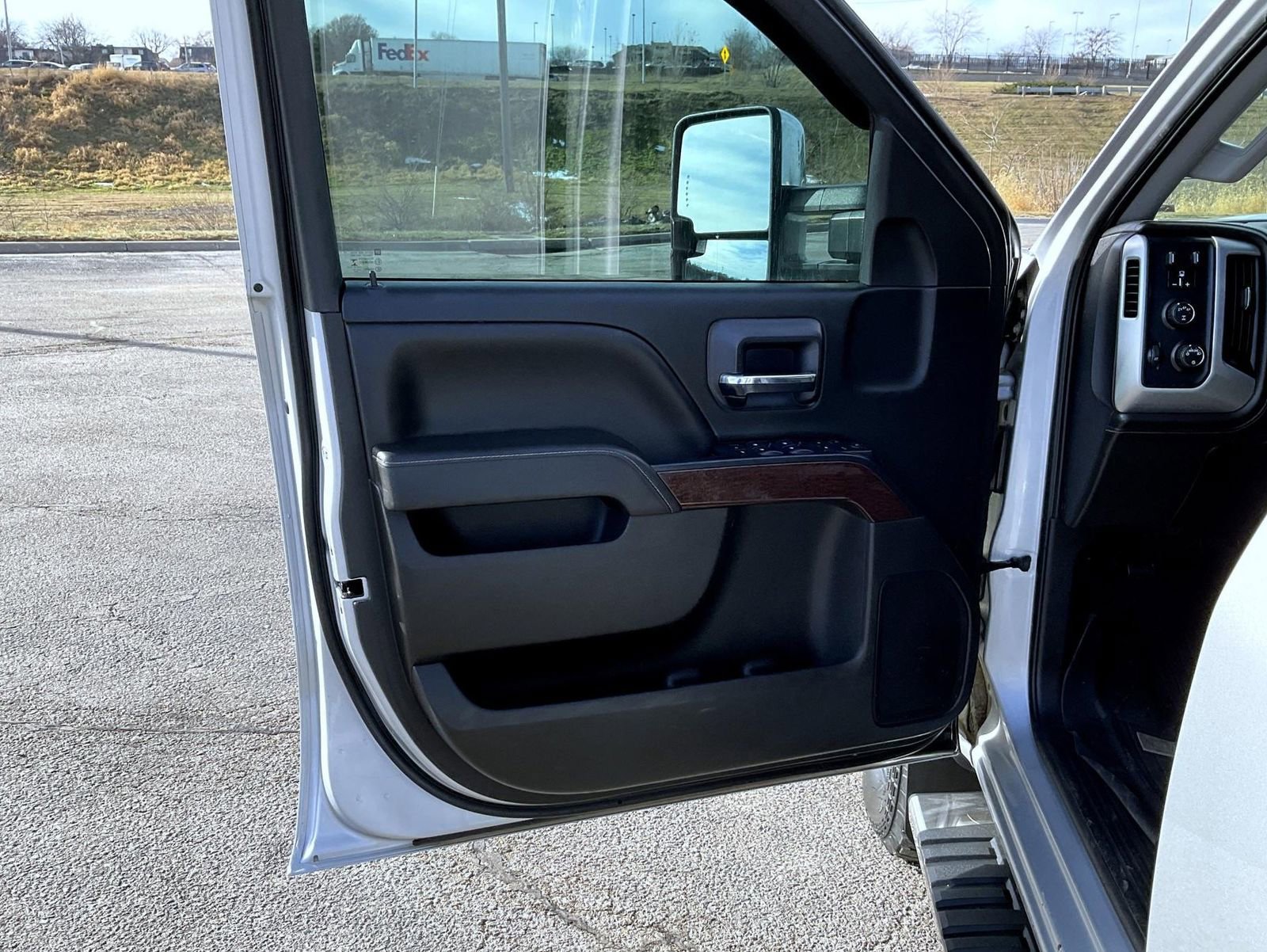 Used 2018 GMC Sierra 2500 SLE image 9