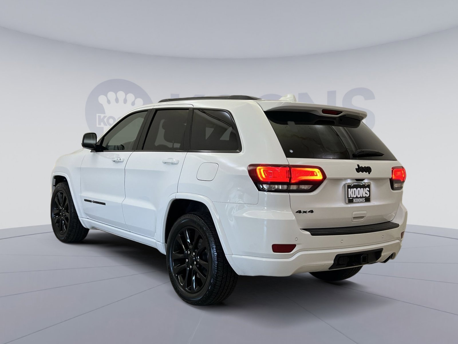 Used 2019 Jeep Grand Cherokee Altitude AWD/4WD image 7