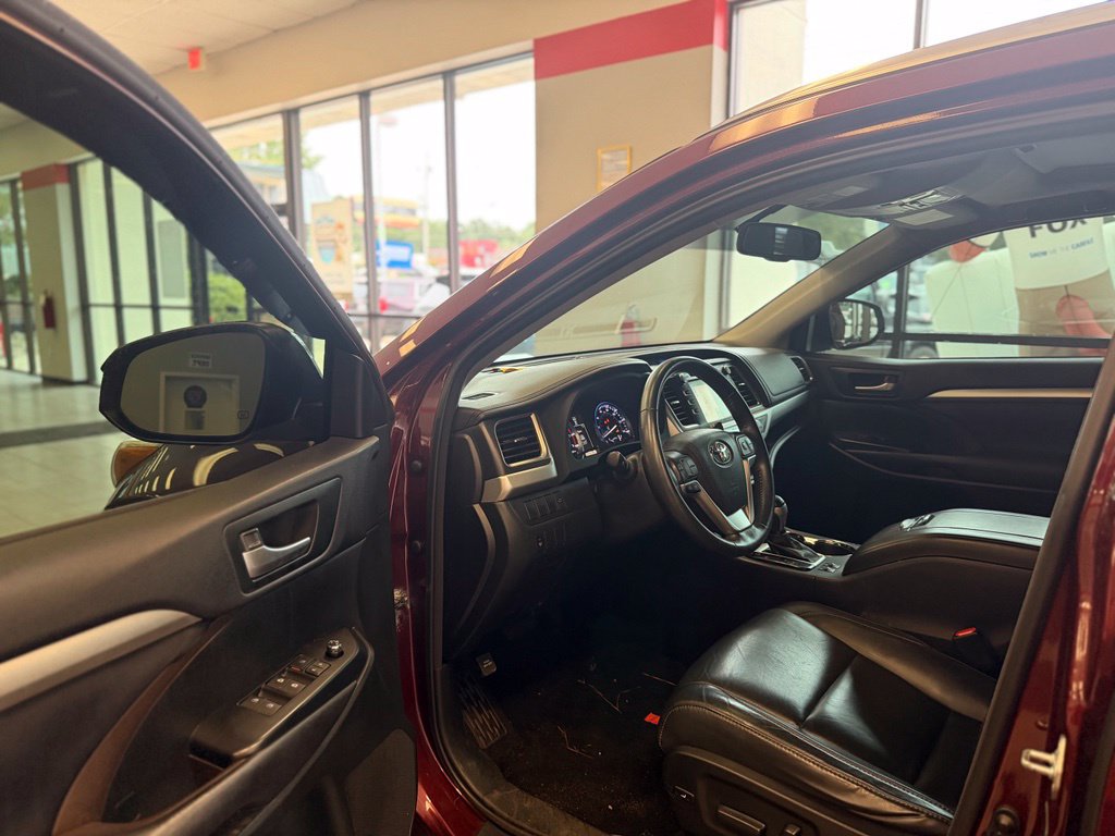 Used 2016 Toyota Highlander XLE AWD/4WD image 8