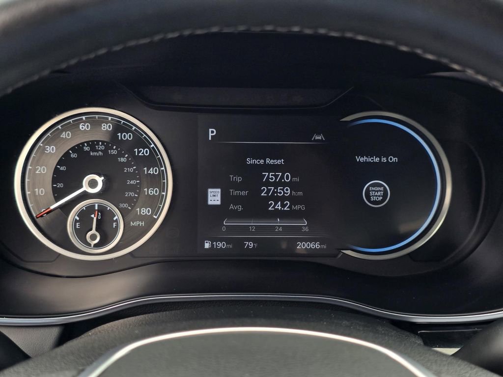 Used 2025 Genesis G70 2.5T RWD image 14