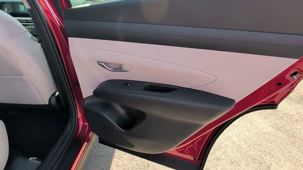 New 2026 Hyundai Tucson SEL FWD image 17
