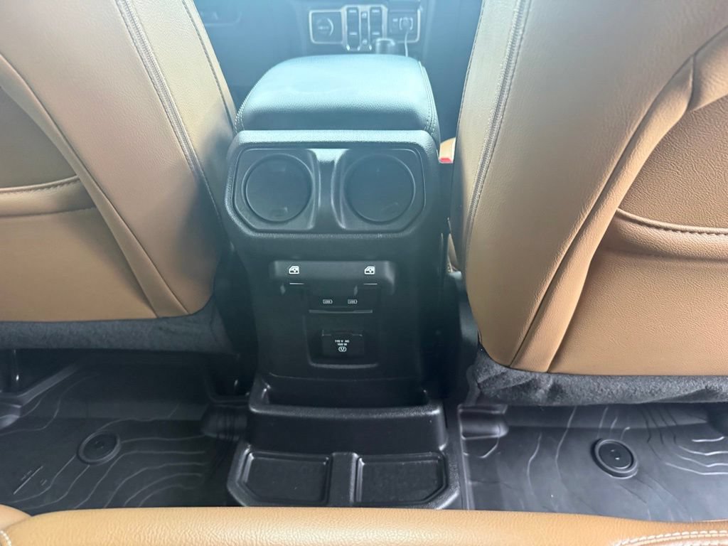 Used 2023 Jeep Wrangler Unlimited Sahara w/ Cold Weather Group AWD/4WD image 19