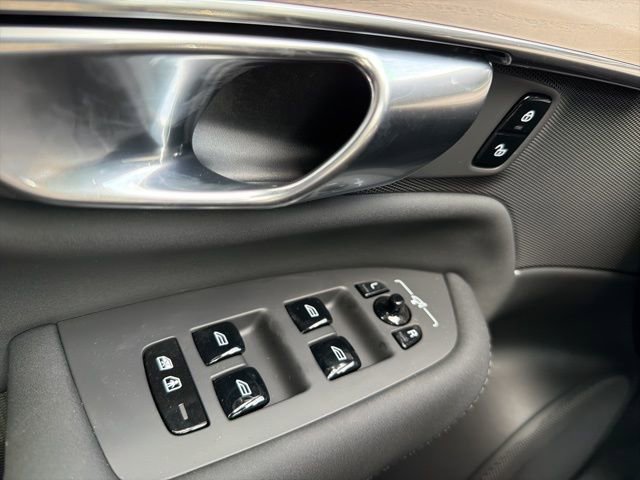 New 2026 Volvo XC90 B6 Plus w/ Protection Package Premier AWD/4WD image 24