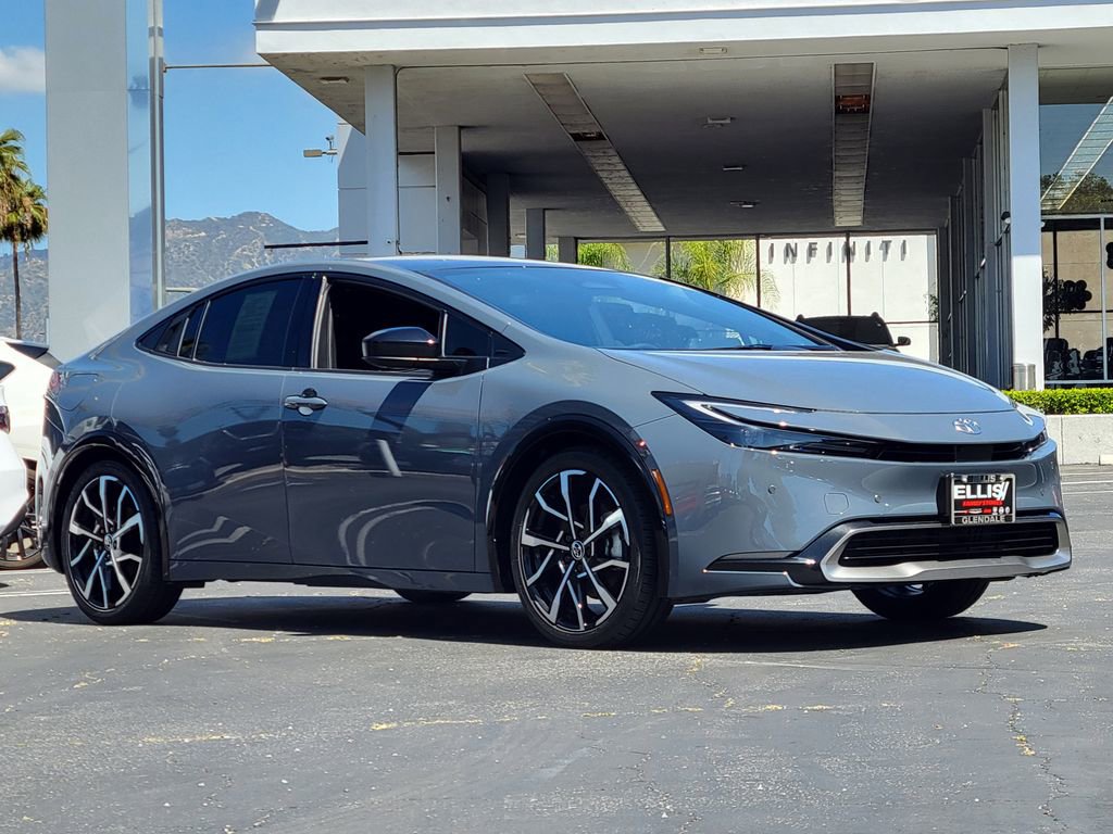 Used 2025 Toyota Prius Plug-In Hybrid w/ Limited Premium Package image 32