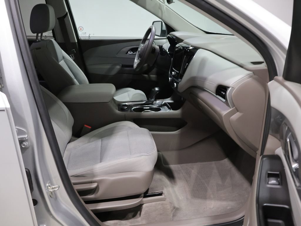 Used 2020 Chevrolet Traverse LT image 22