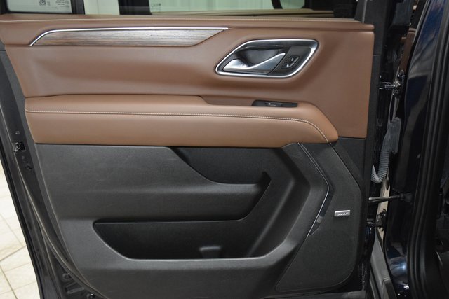 Used 2023 Chevrolet Suburban High Country w/ Premium Package image 46