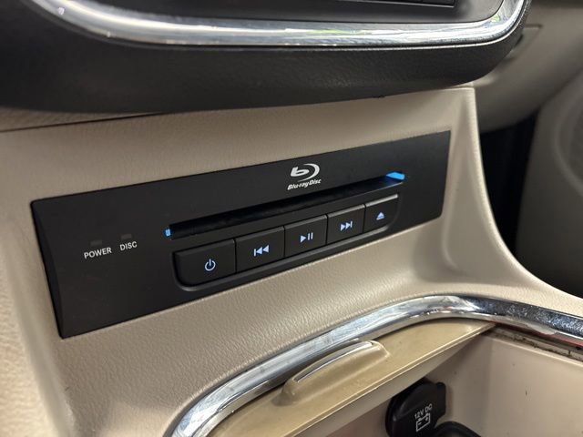 Used 2014 Chrysler Town & Country Touring-L FWD image 37