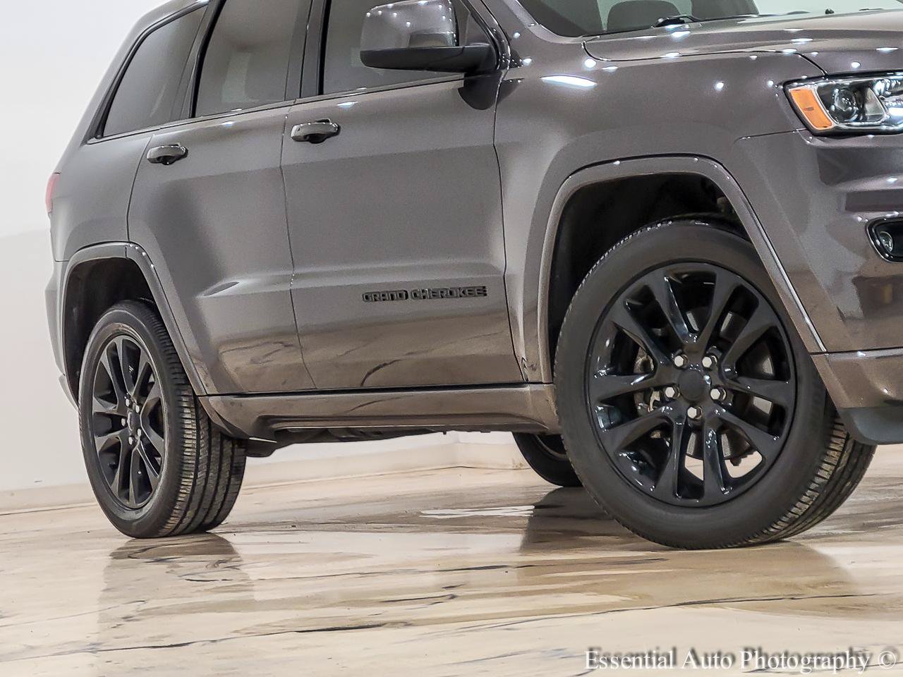 Used 2021 Jeep Grand Cherokee Laredo X AWD/4WD image 4