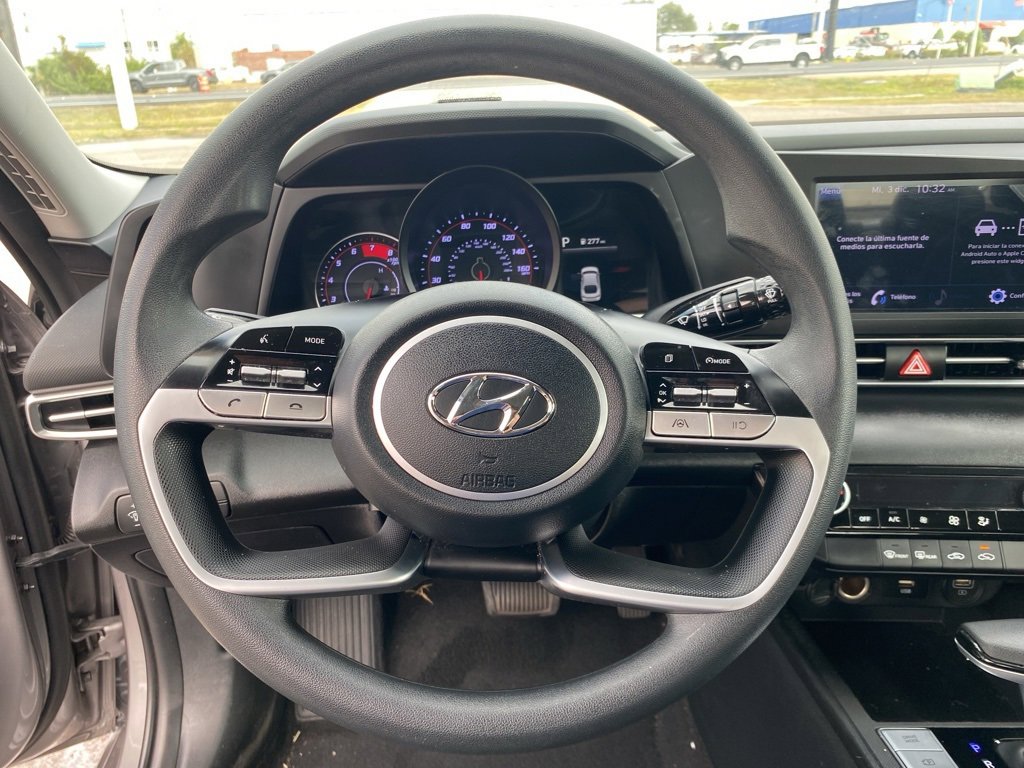 Used 2023 Hyundai Elantra SEL w/ Preferred Accessory Package image 17