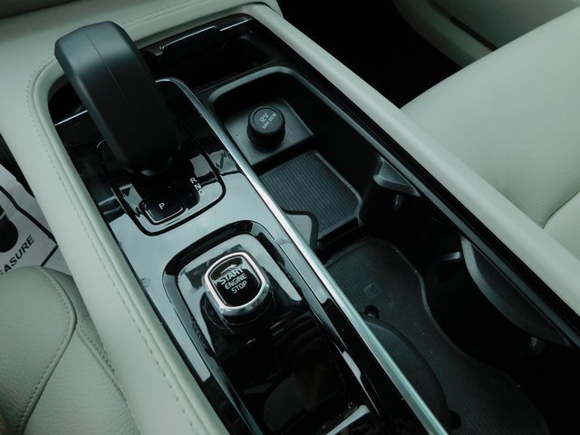 Used 2024 Volvo XC90 B6 Plus w/ Protection Package Premier image 31