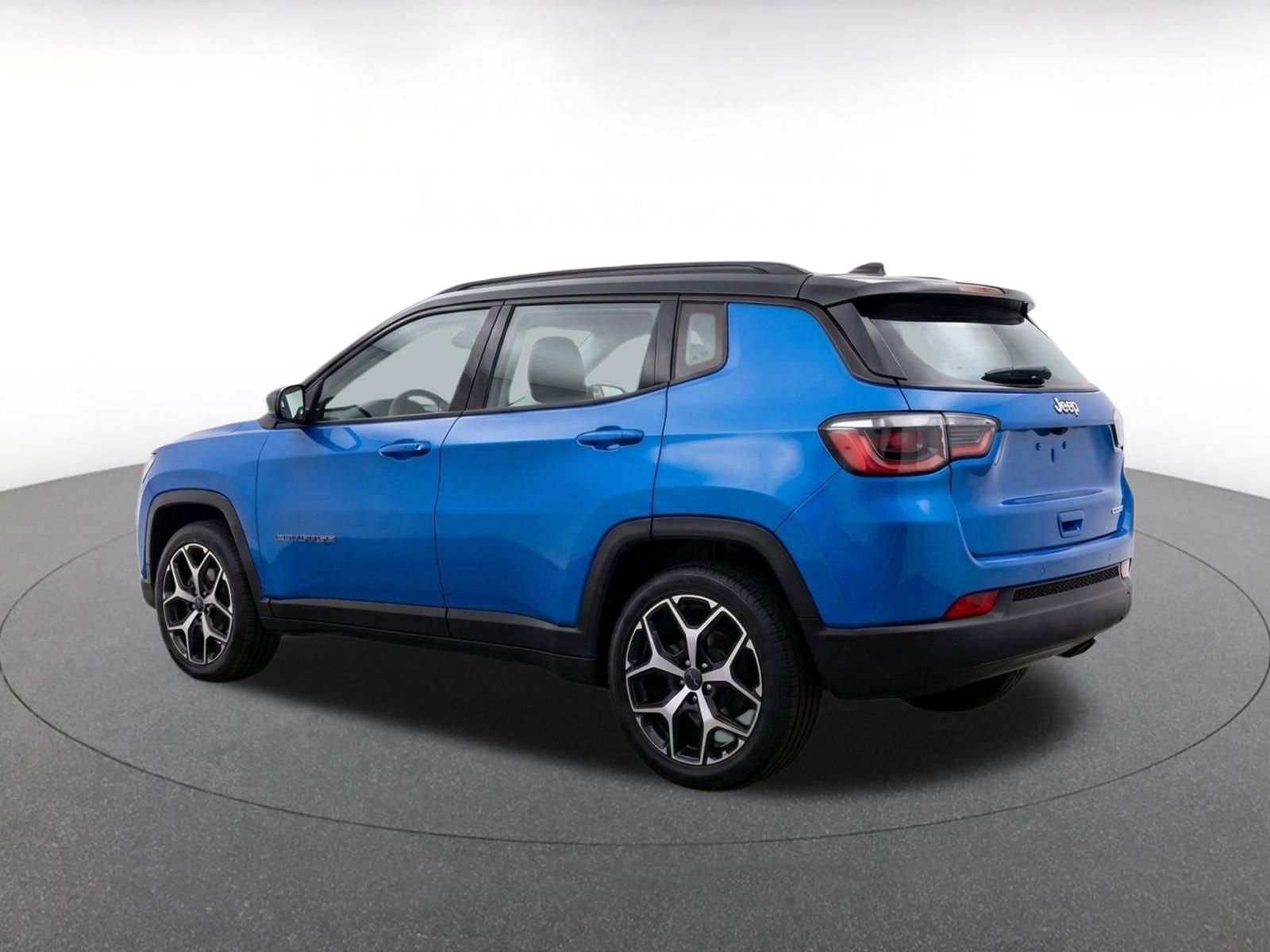 Used 2025 Jeep Compass Limited AWD/4WD image 7