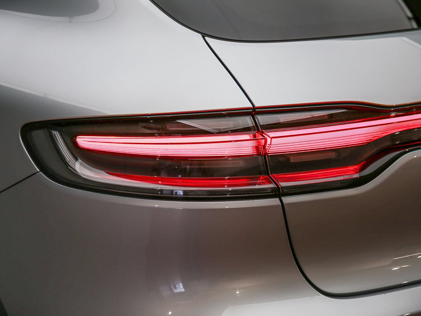 Certified 2026 Porsche Macan AWD/4WD image 15