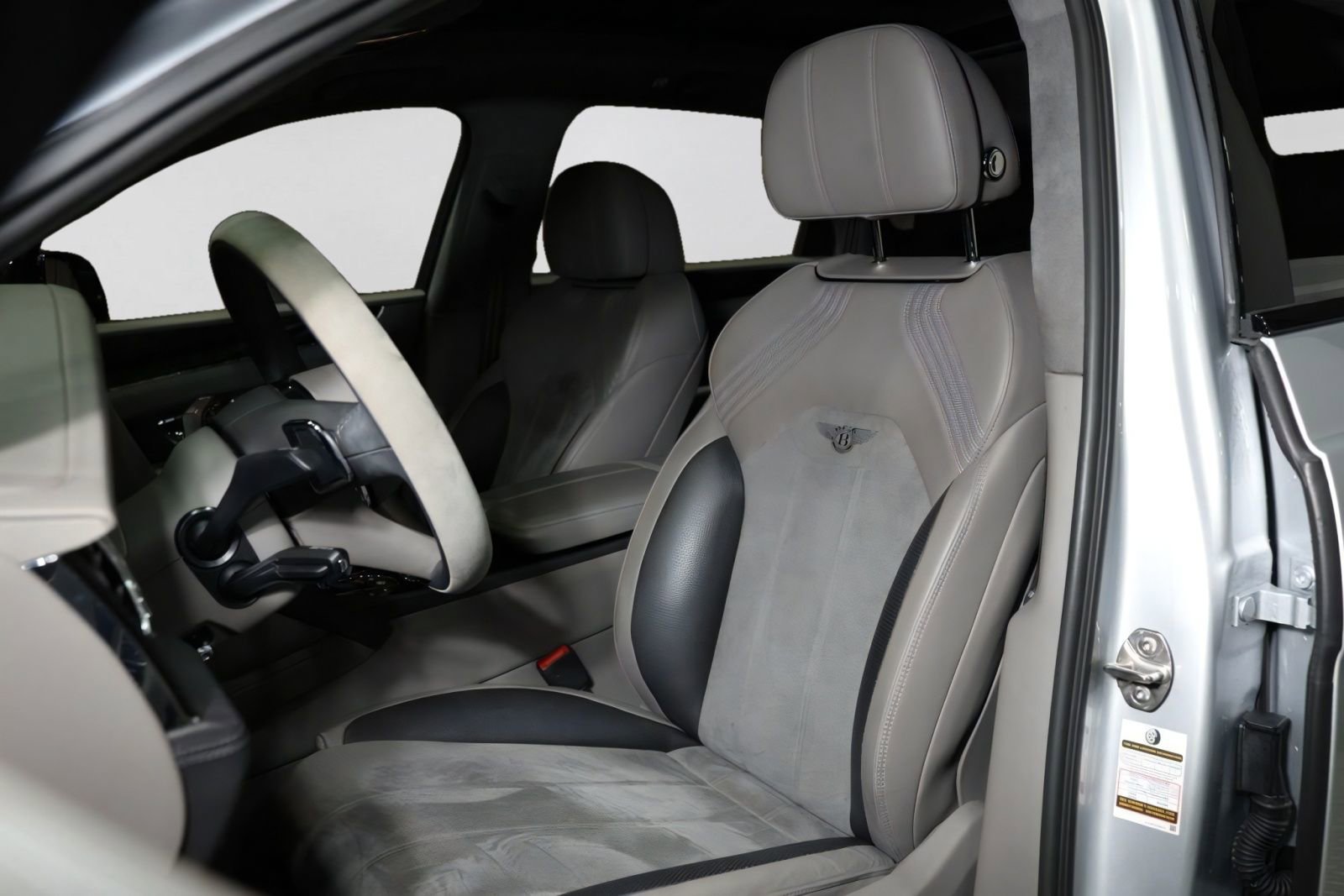 Used 2022 Bentley Bentayga AWD/4WD image 41