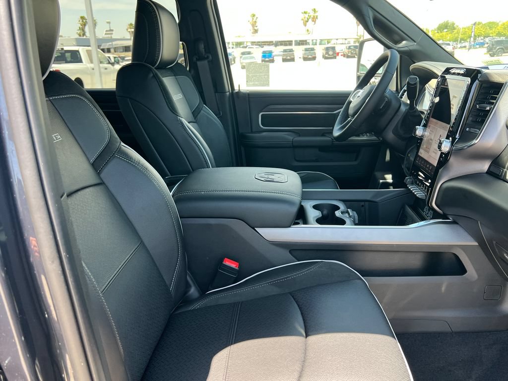 New 2026 RAM 3500 Laramie AWD/4WD image 17