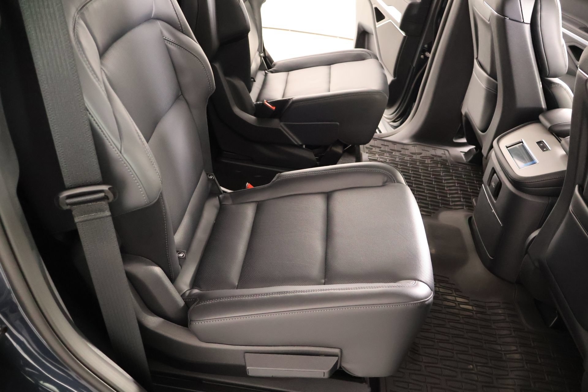 New 2025 Lincoln Navigator Reserve w/ Jet Appearance Package AWD/4WD image 15