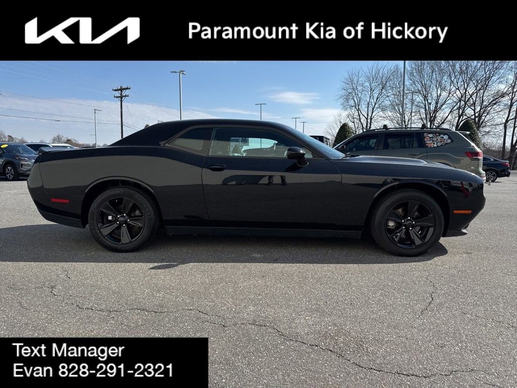 Used 2023 Dodge Challenger SXT image 8