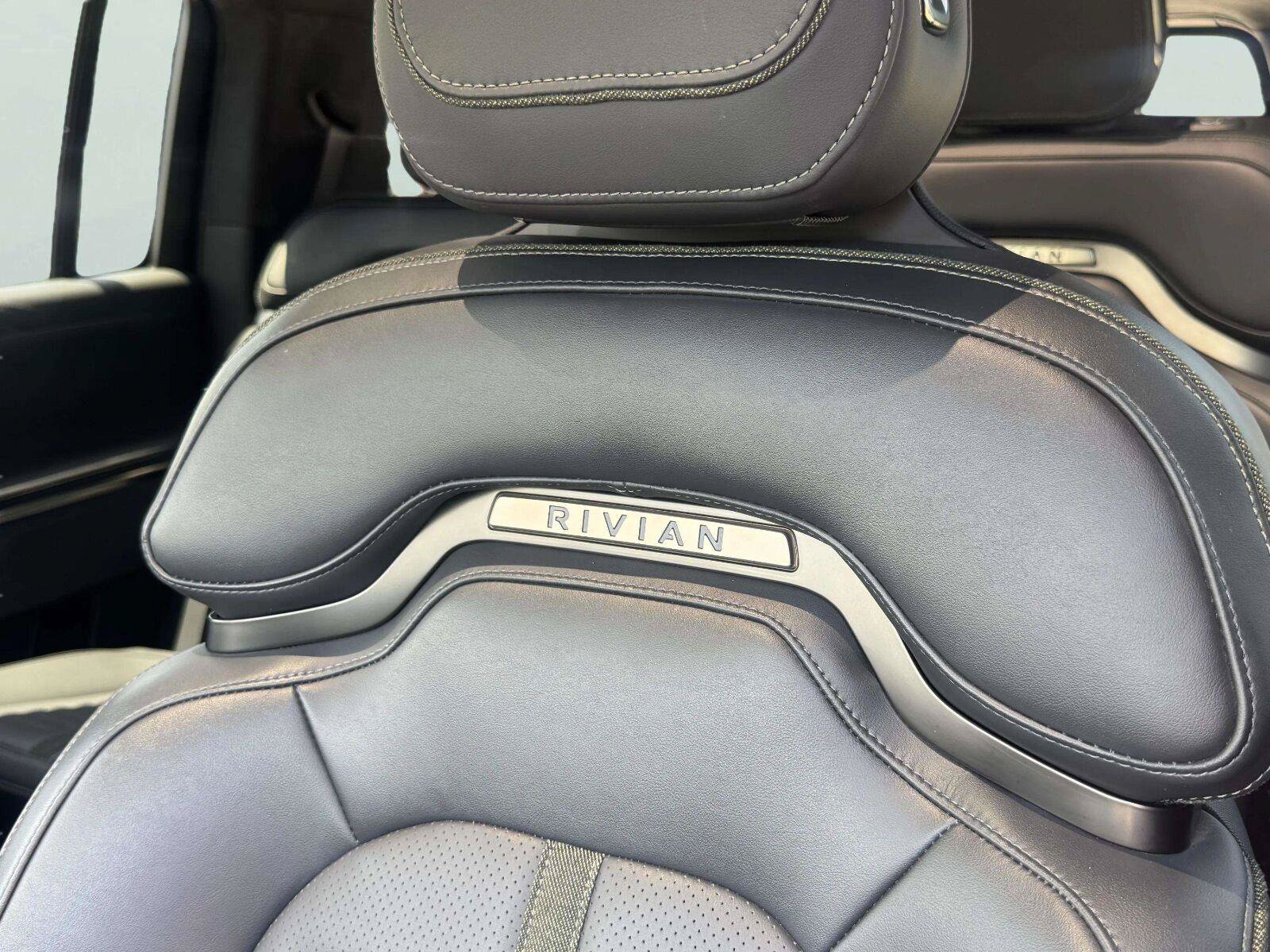 Used 2025 Rivian R1S Adventure AWD/4WD image 24