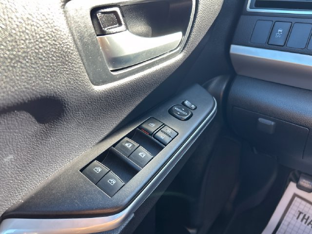 Used 2017 Toyota Camry SE w/ Moonroof Package FWD image 12