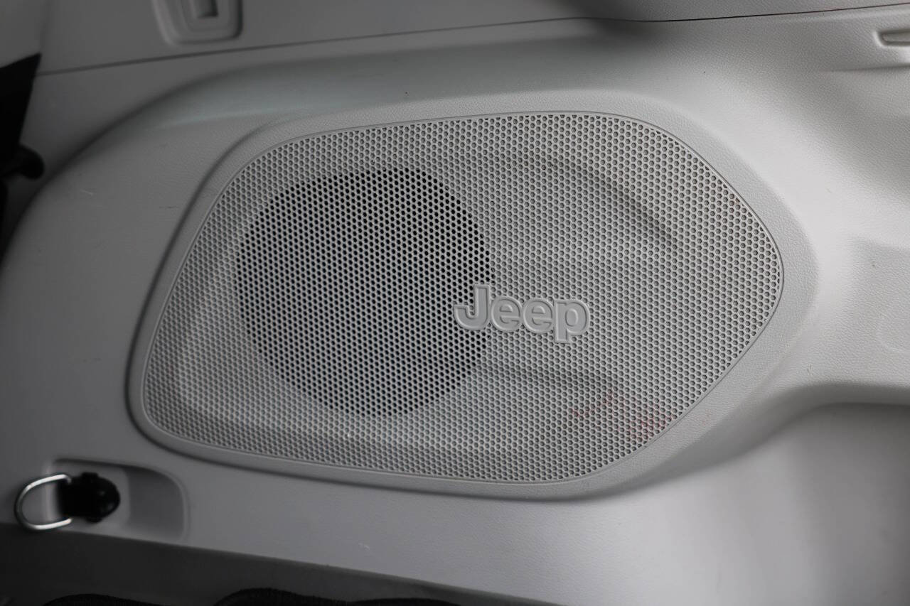 Used 2019 Jeep Cherokee Limited image 15