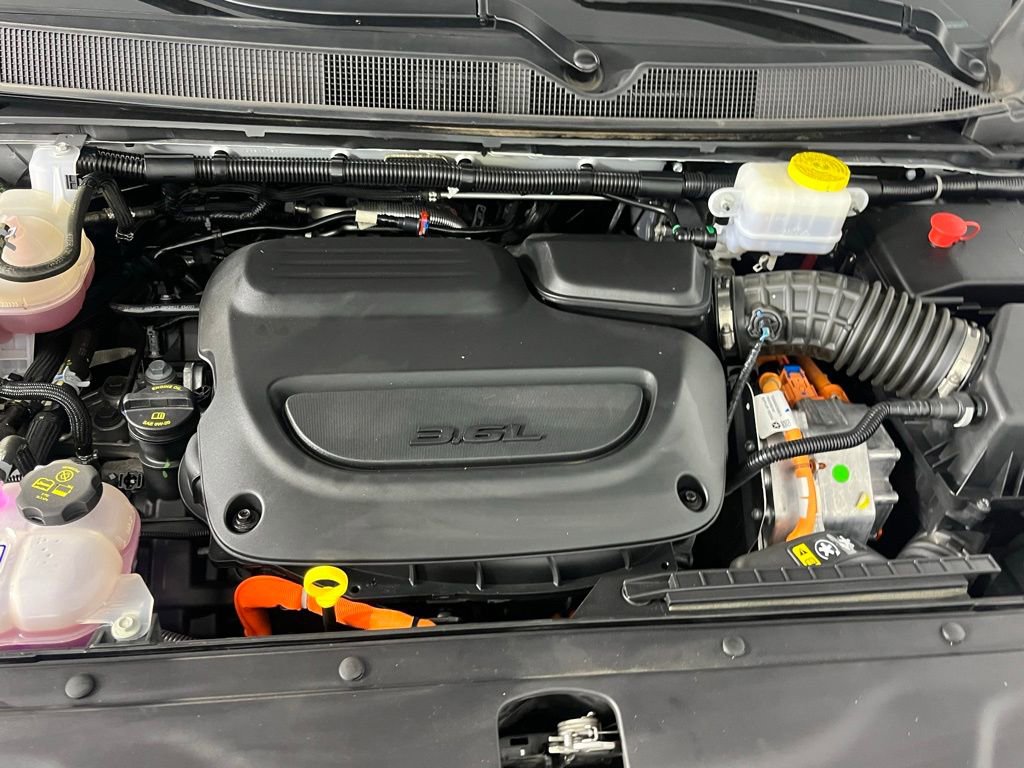 Used 2024 Chrysler Pacifica Premium image 30