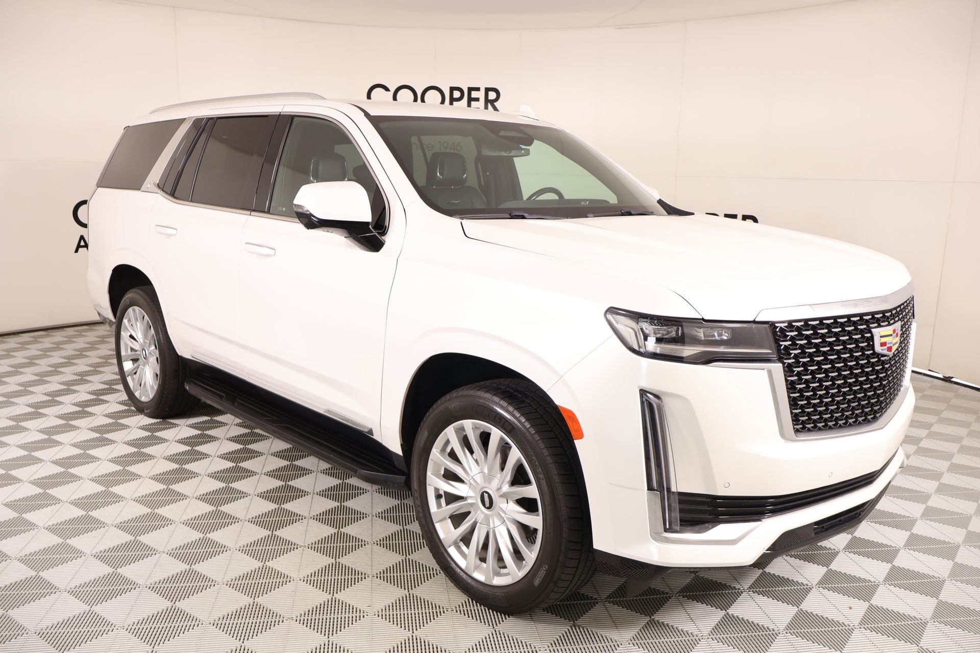 Used 2022 Cadillac Escalade Luxury AWD/4WD image 1