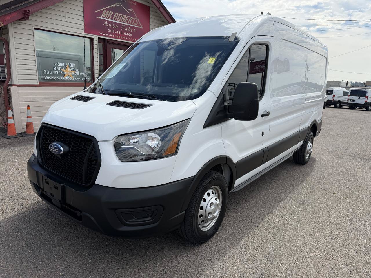 Used 2023 Ford Transit 250 Medium Roof AWD w/ Load Area Protection Package image 4