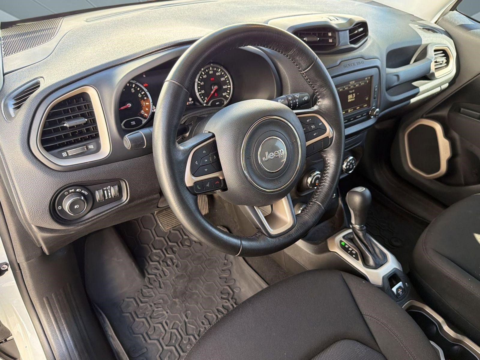 Used 2017 Jeep Renegade Latitude image 3