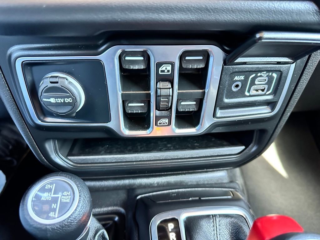 Used 2025 Jeep Wrangler Unlimited Sahara image 21