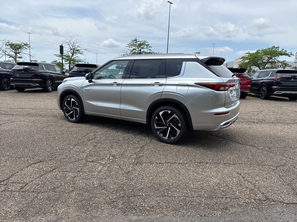 New 2025 Mitsubishi Outlander SEL image 10