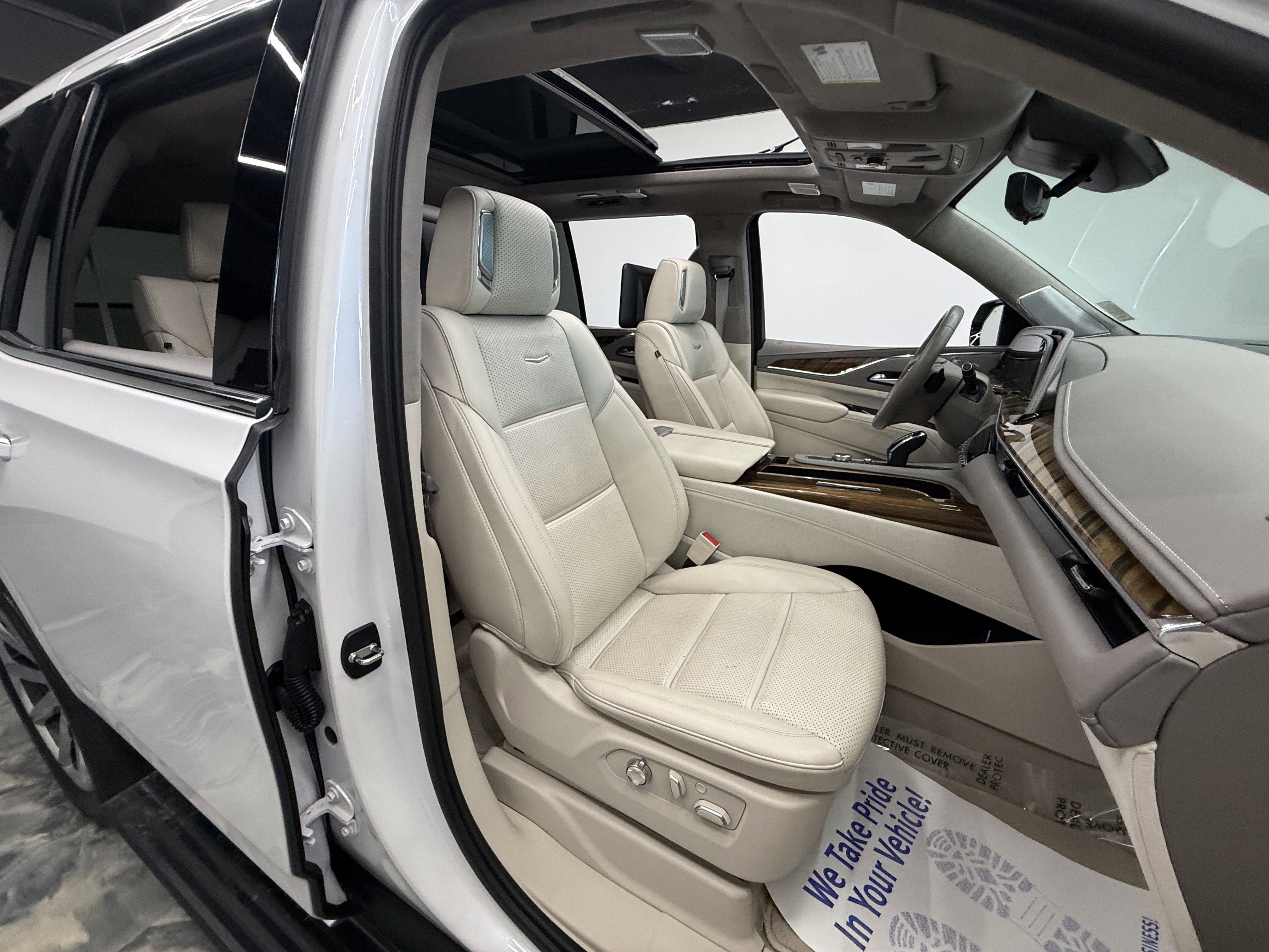 Used 2023 Cadillac Escalade Premium Luxury Platinum AWD/4WD image 22