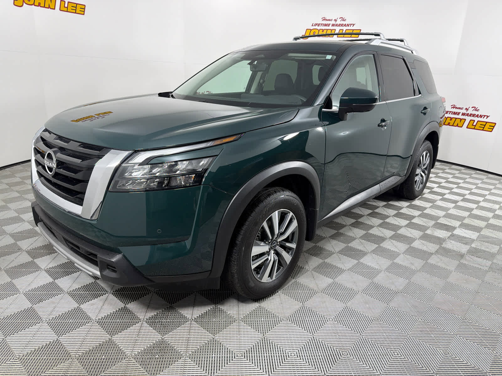 Certified 2025 Nissan Pathfinder SL FWD image 1