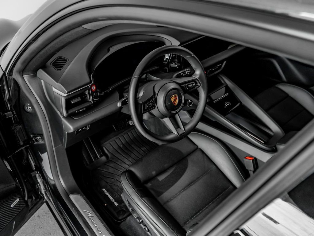 Certified 2024 Porsche Macan 4 Electric AWD/4WD image 4