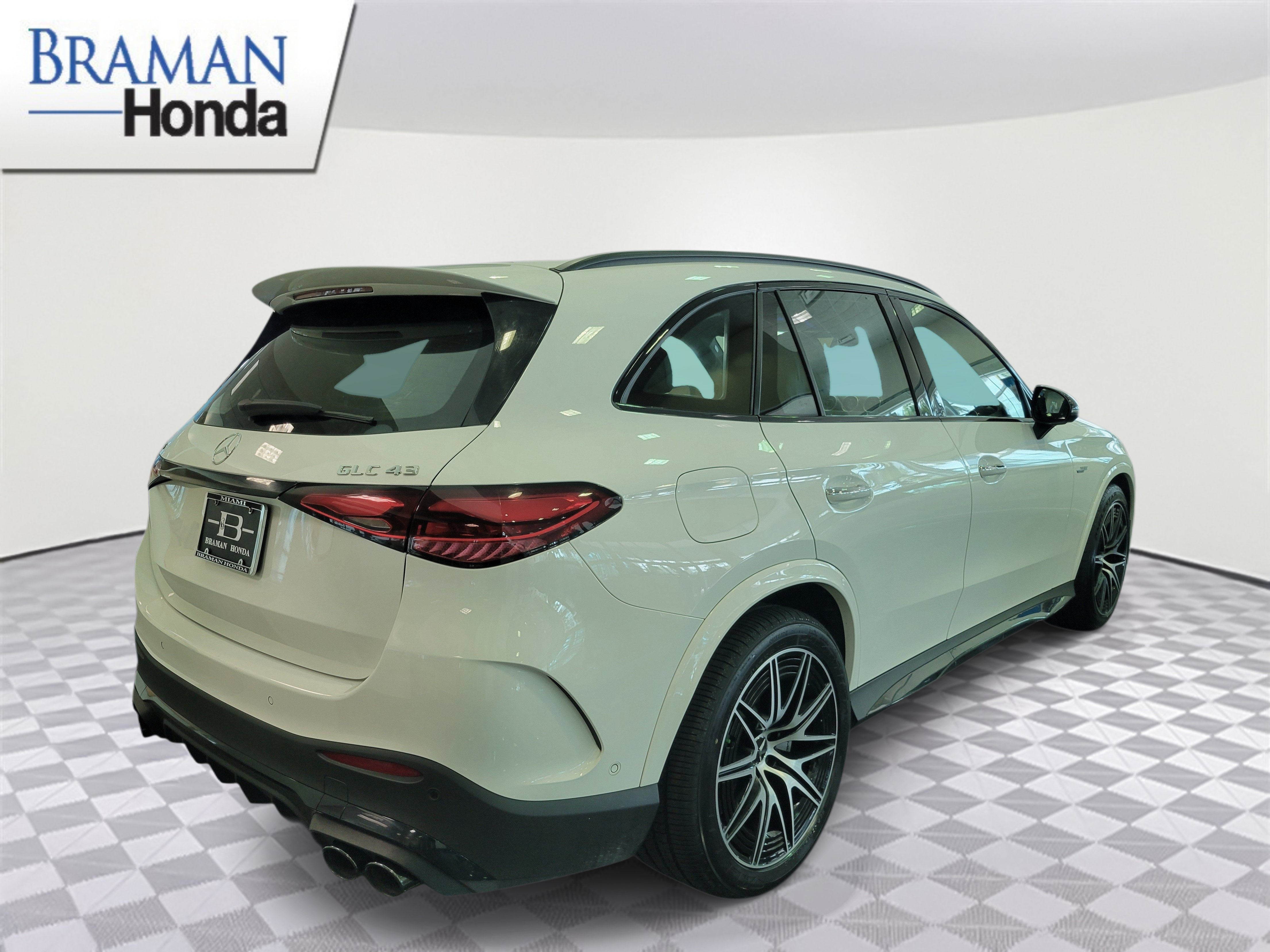 Used 2025 Mercedes-Benz GLC 43 AMG 4MATIC image 3