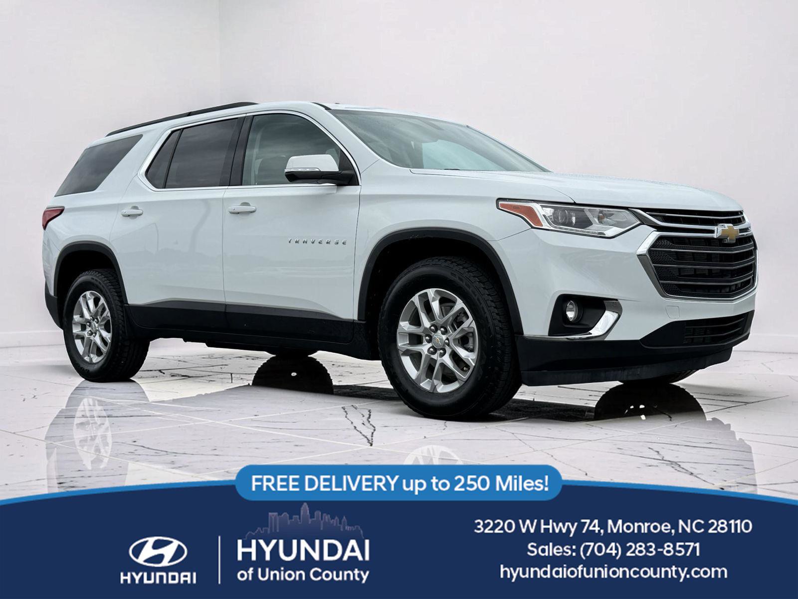 Used 2021 Chevrolet Traverse LT FWD image 1