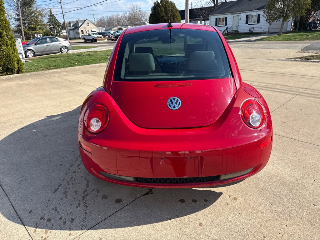 Used 2009 Volkswagen Beetle S image 7