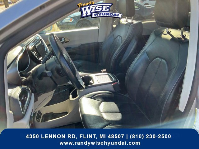 Used 2018 Chrysler Pacifica Limited FWD image 18