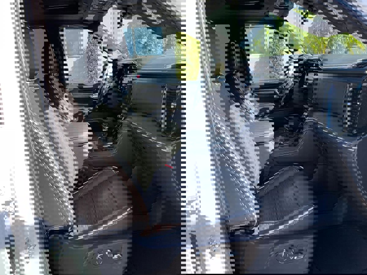 Used 2025 GMC Sierra 1500 AT4X image 17