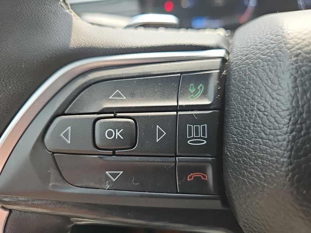 Certified 2025 Jeep Grand Cherokee Altitude AWD/4WD image 31