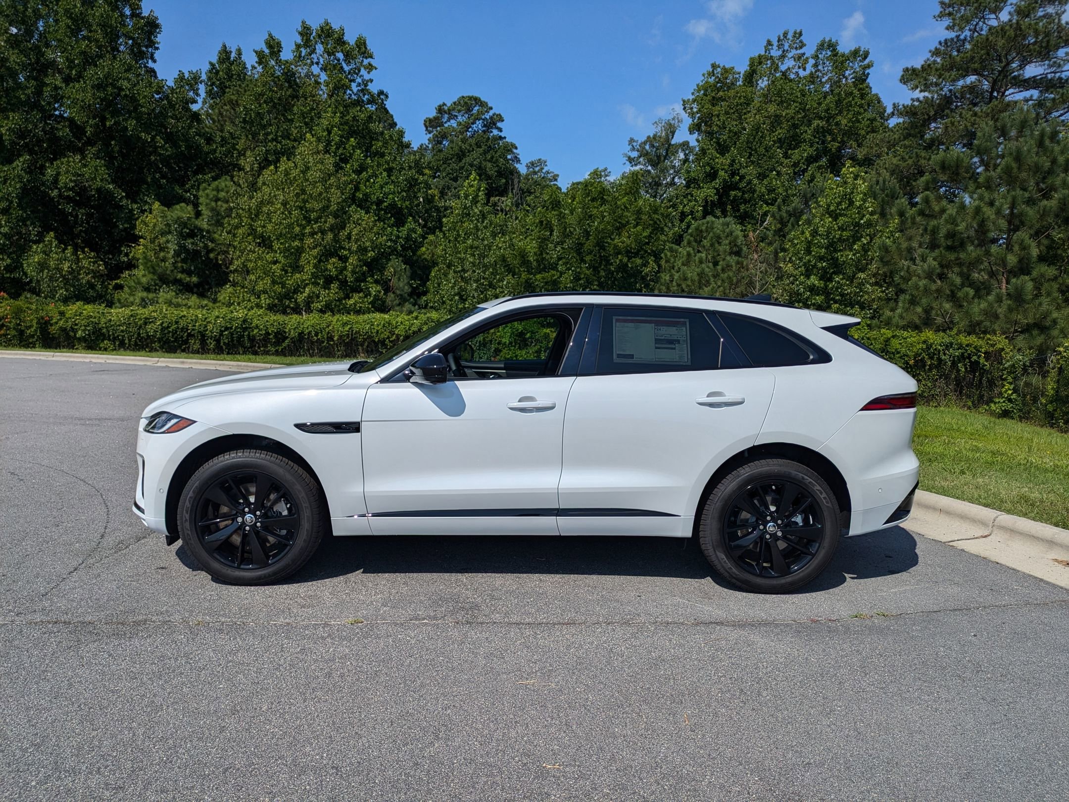 New 2026 Jaguar F-PACE R-Dynamic S image 8