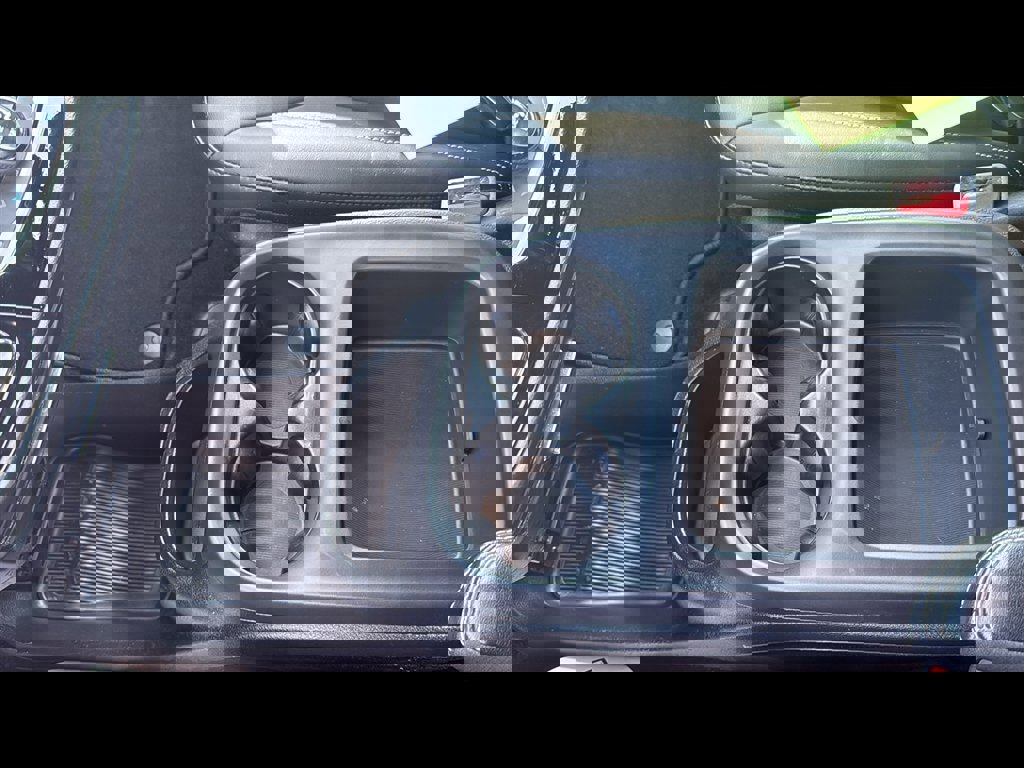 Used 2025 Chrysler Pacifica Select image 21