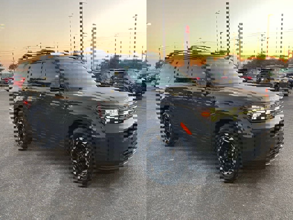 Used 2024 Hyundai Santa Fe SEL image 3