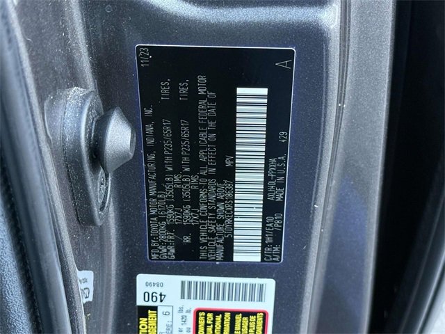 Used 2024 Toyota Sienna XLE image 27