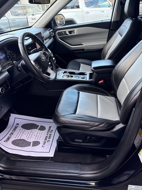 Used 2023 Ford Explorer XLT w/ Equipment Group 202A AWD/4WD image 17