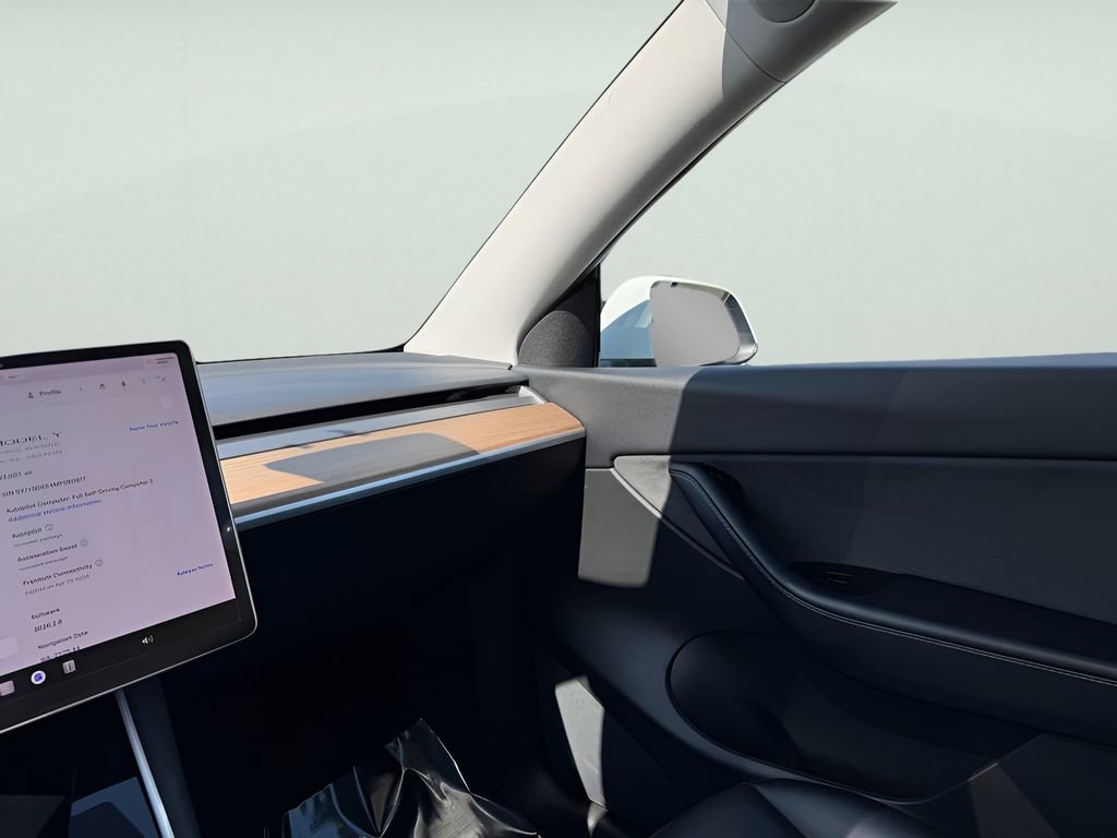 Used 2021 Tesla Model Y Long Range image 21