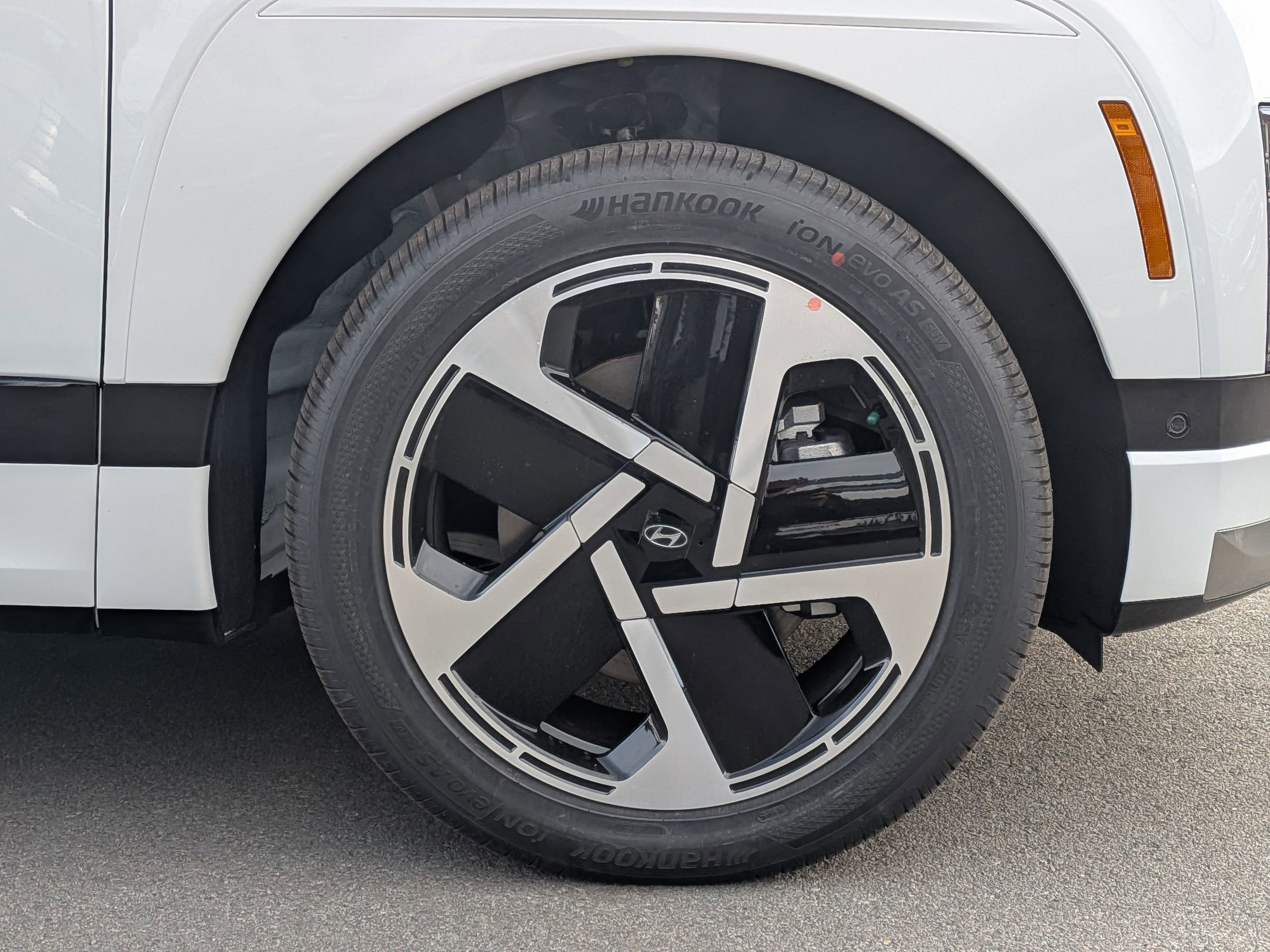 New 2026 Hyundai Ioniq 9 Calligraphy image 7