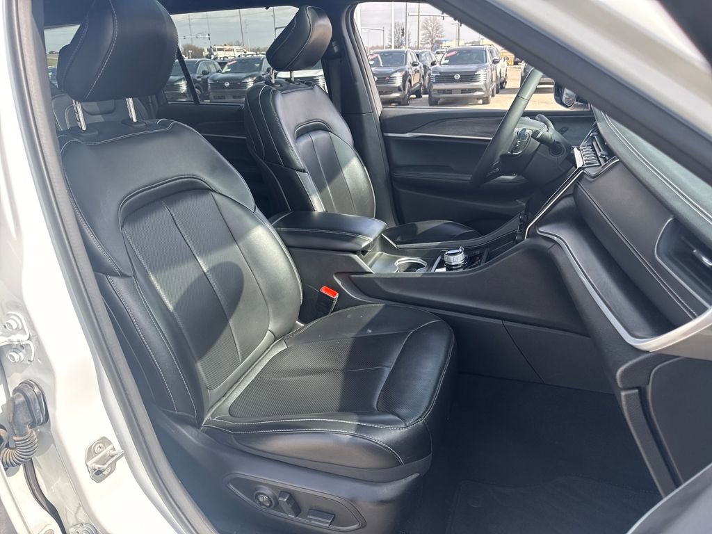 Used 2024 Jeep Grand Cherokee L Limited w/ Luxury Tech Group II image 14