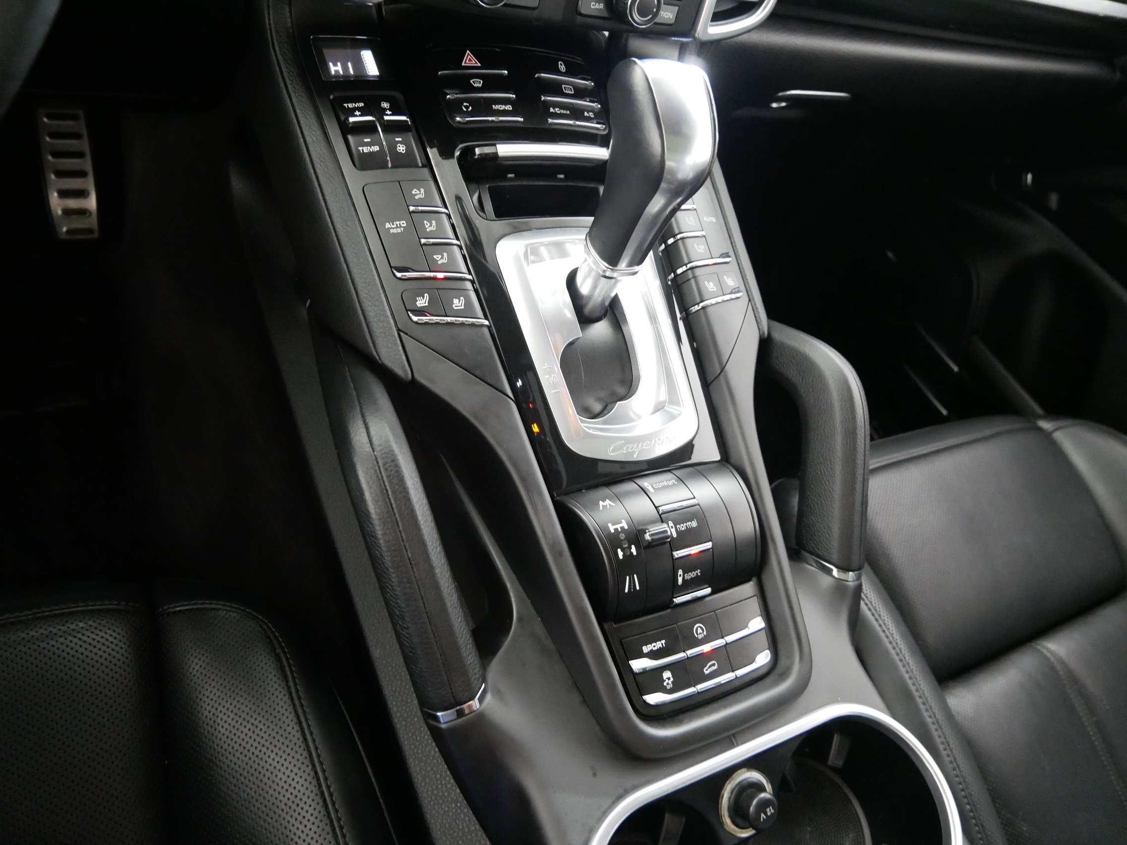 Used 2013 Porsche Cayenne S image 24