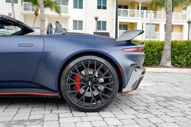 Used 2023 Aston Martin V12 Vantage Roadster RWD image 16