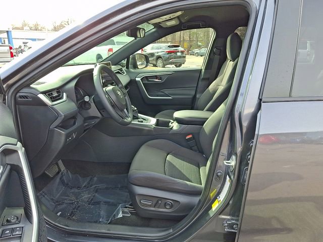 Used 2023 Toyota RAV4 SE image 16