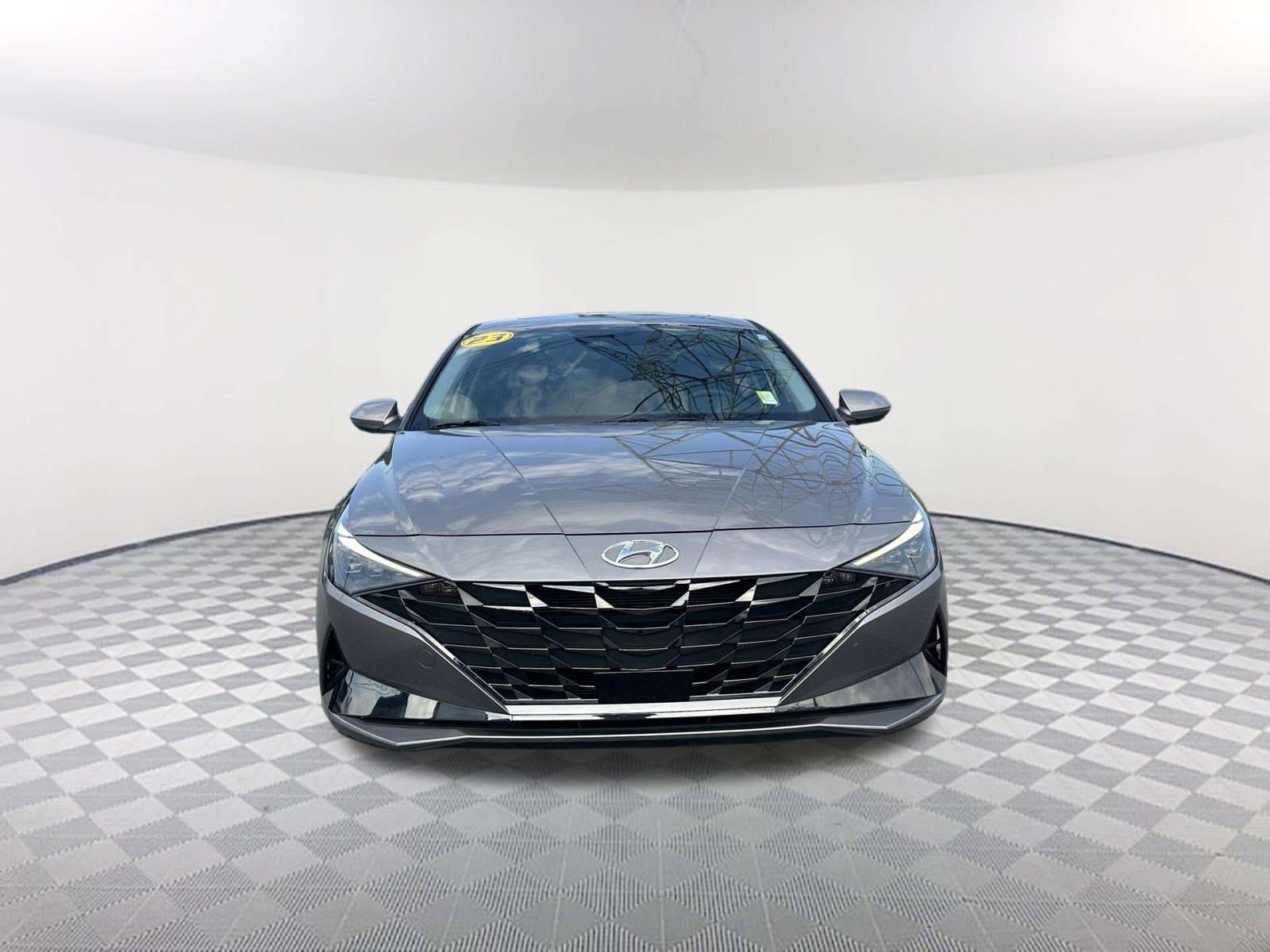 Used 2023 Hyundai Elantra Limited FWD image 2